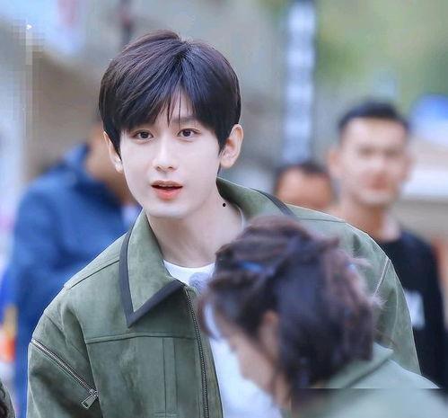 娱乐小呆呆爆料杨紫成毅,娱乐小呆呆曝恋情疑云  第1张